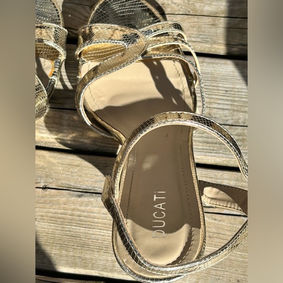 Gold Ducati size 40/9 with 3 inch heel adjustable strap, open toe - Picture 8 of 12